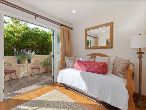 Santa Barbara 3 Bedroom Condo with Rooftop Patio Deck
