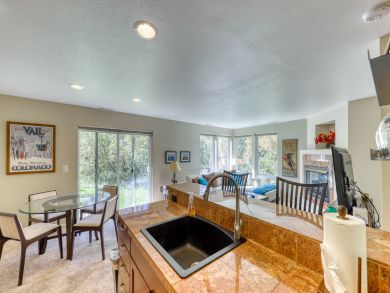 Avon Condo 937952