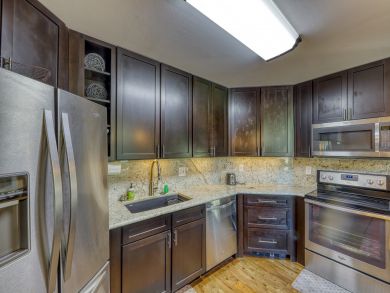 Avon Condo 937968