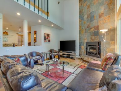 Avon Condo 937984