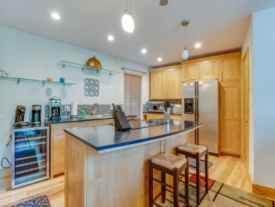 Avon Condo 937984