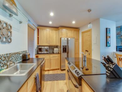 Avon Condo 937984