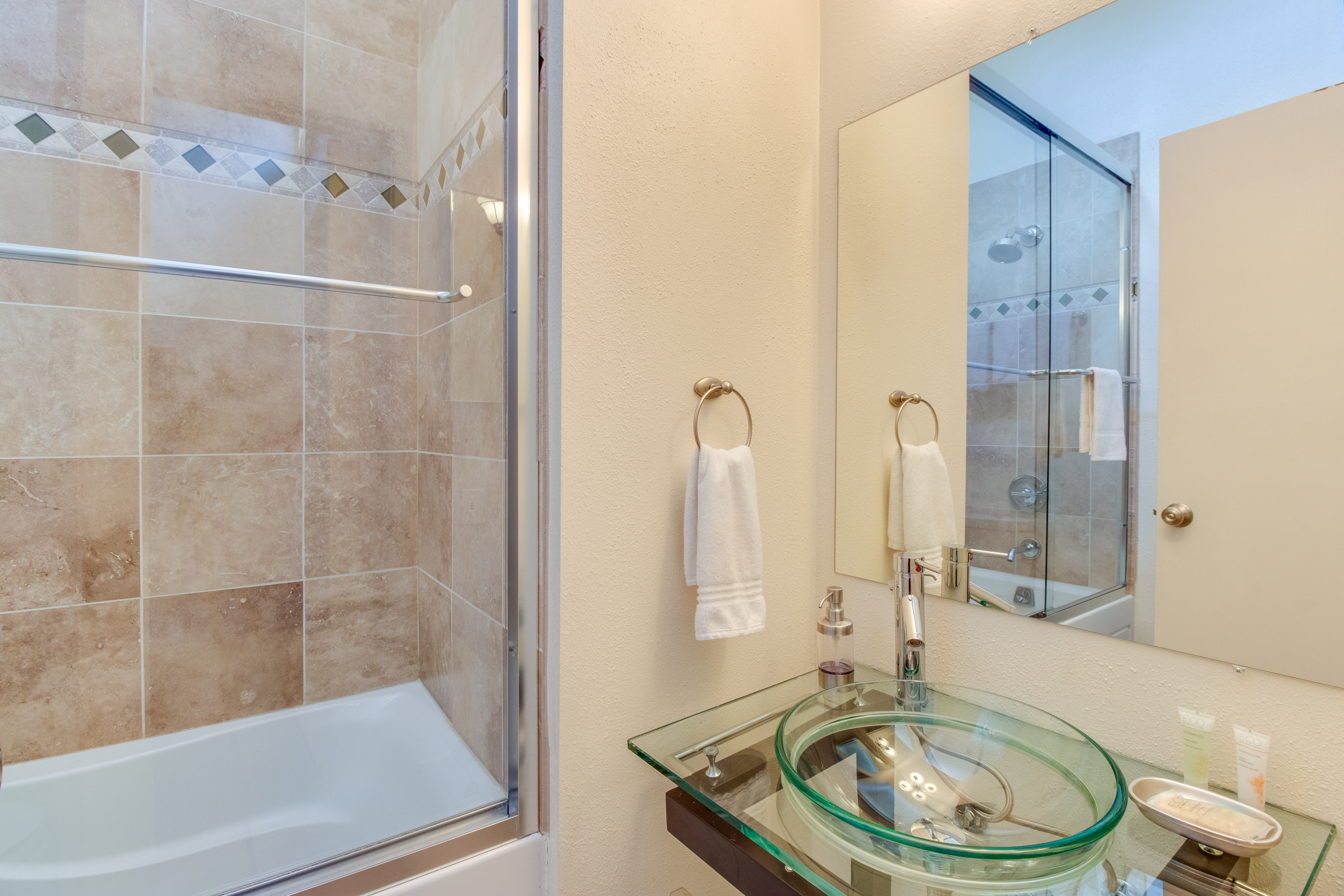 Avon Condo 937984