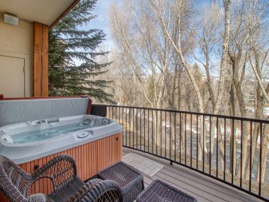 Avon Condo 938155