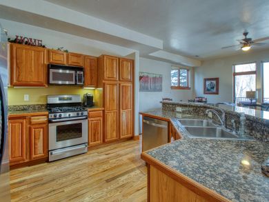 Avon Condo 938155