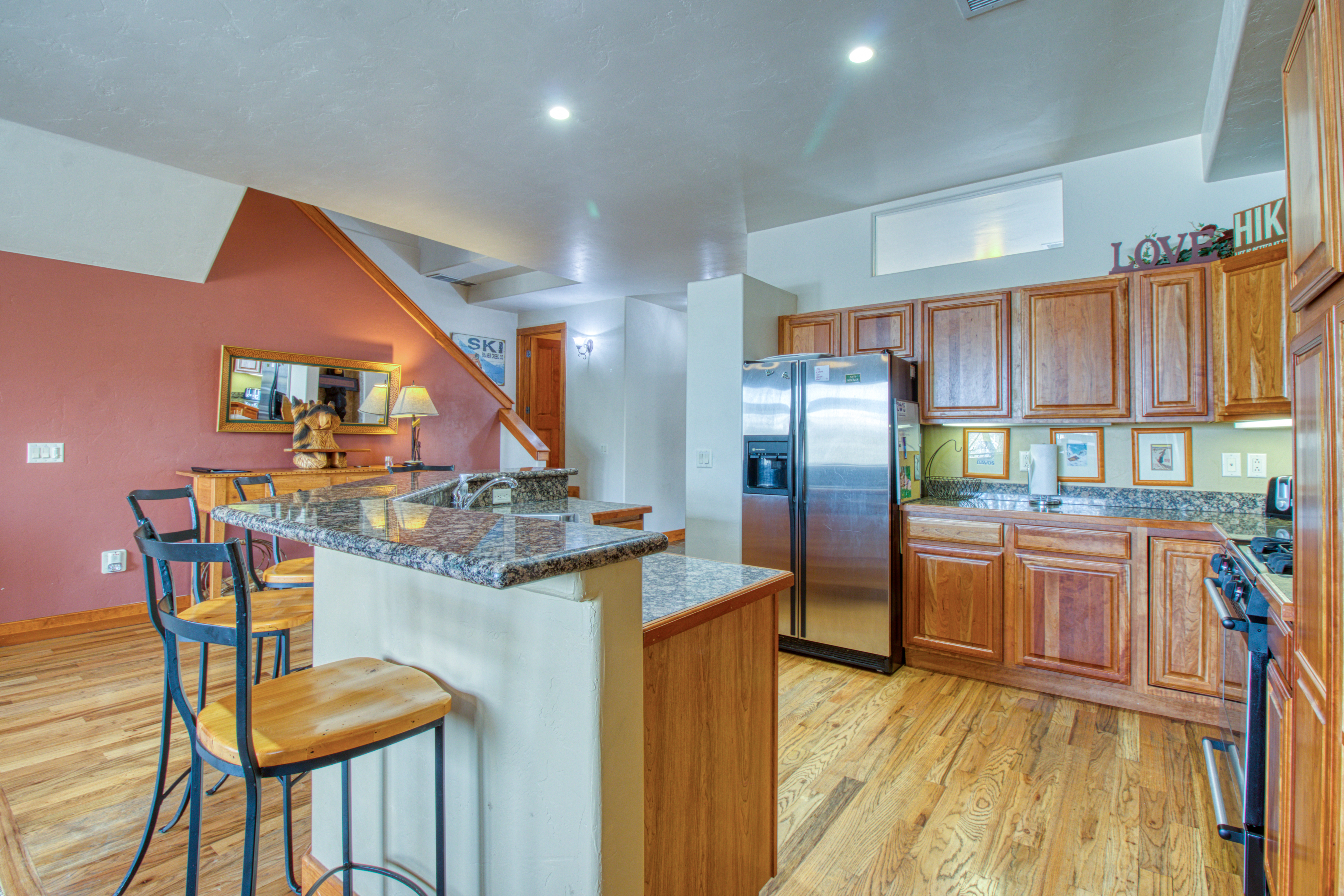 Avon Condo 938155