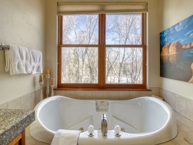 Avon Condo 938155