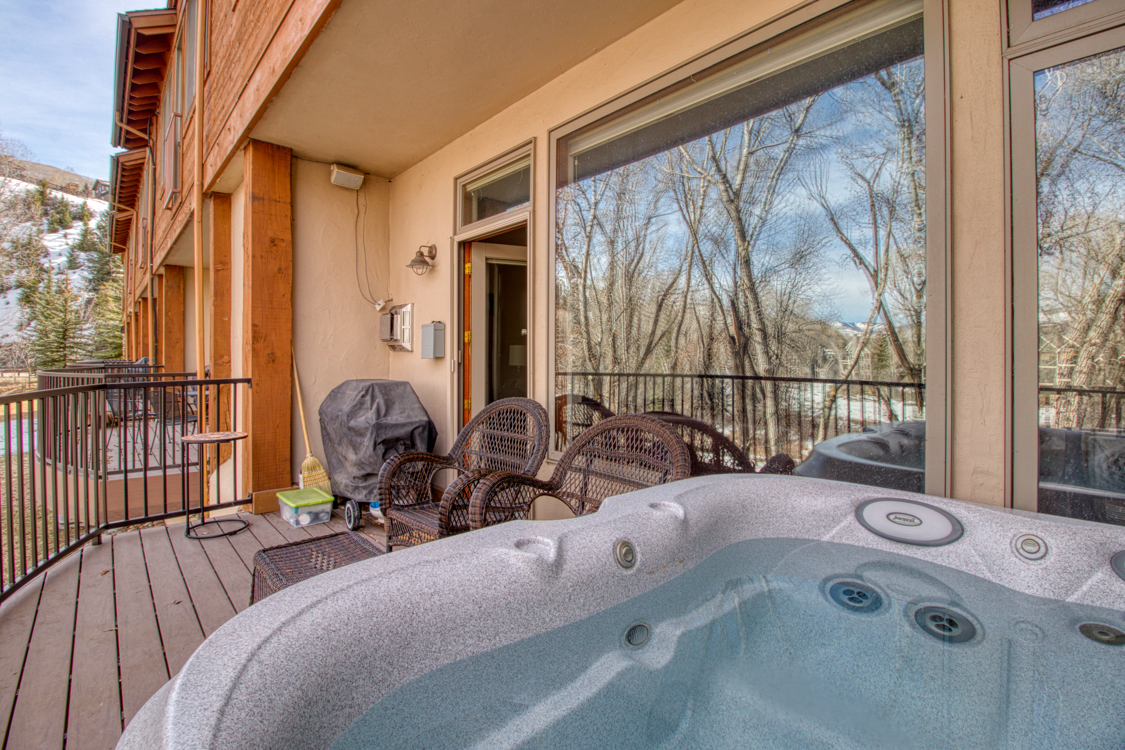 Avon Condo 938155