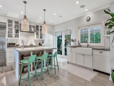 West Palm Beach Elegant 3 Bdm Home in Exclusive Neighborhood