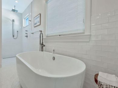 West Palm Beach Elegant 3 Bdm Home in Exclusive Neighborhood