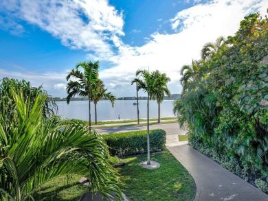 West Palm Beach Elegant 3 Bdm Home in Exclusive Neighborhood