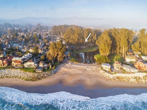 Santa Cruz Vacation Home Walk to Beach Sleeps 6