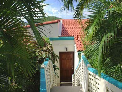 Beautiful Bay Views One Bedroom Rental with Communal Pool