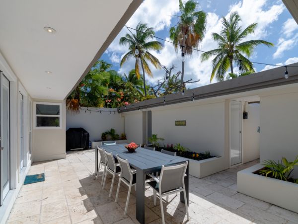 St. Thomas Luxury Vacation Rental Condo 4 Bedrooms Sleeps 9