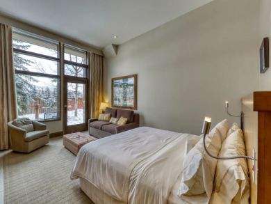 Avon One Bedroom Rental Walk to Lift
