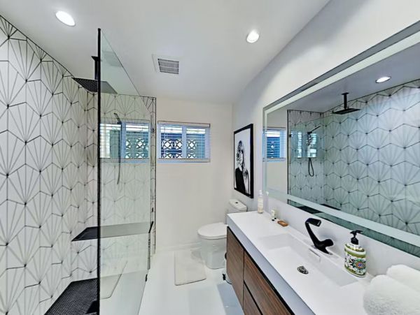 Pool Vacation Home in Palm Springs Sleeps 6 Guests