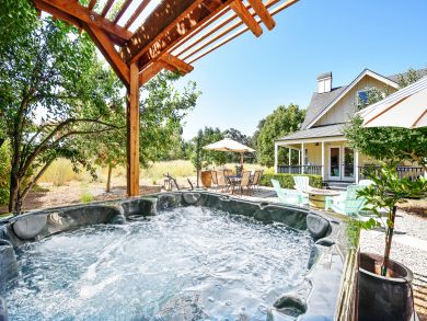 Four Bedroom Vacation Home with Hot Tub in Sonoma Valley