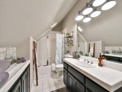 Four Bedroom Vacation Home with Hot Tub in Sonoma Valley
