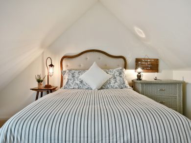 Four Bedroom Vacation Home with Hot Tub in Sonoma Valley