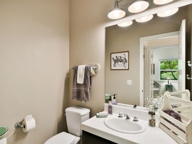 Four Bedroom Vacation Home with Hot Tub in Sonoma Valley