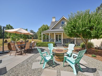 Four Bedroom Vacation Home with Hot Tub in Sonoma Valley