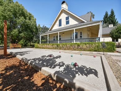 Four Bedroom Vacation Home with Hot Tub in Sonoma Valley
