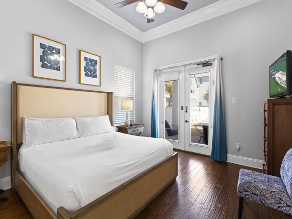 Steps to Beach Vacation Pool Home in Destin Luxury, Luxury! main House & Guest House