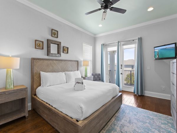 Steps to Beach Vacation Pool Home in Destin Luxury, Luxury! main House & Guest House