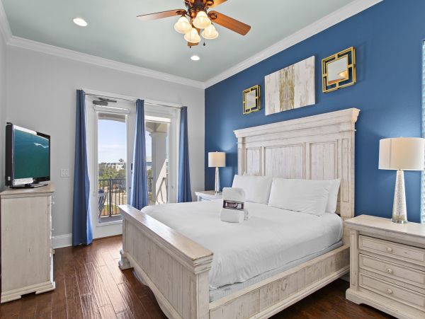 Steps to Beach Vacation Pool Home in Destin Luxury, Luxury! main House & Guest House
