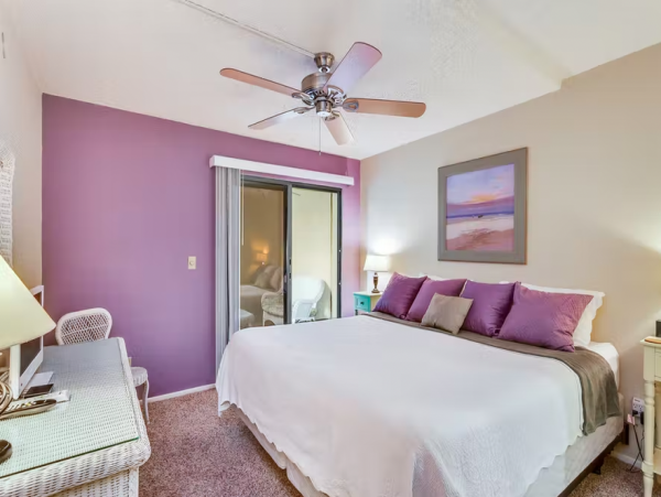 Charming 2 Bedroom Vacation Condo Shared Pool & Ocean Access