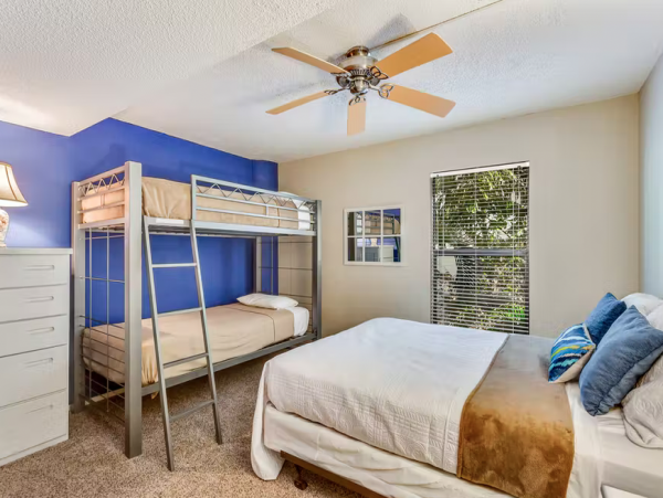 Charming 2 Bedroom Vacation Condo Shared Pool & Ocean Access