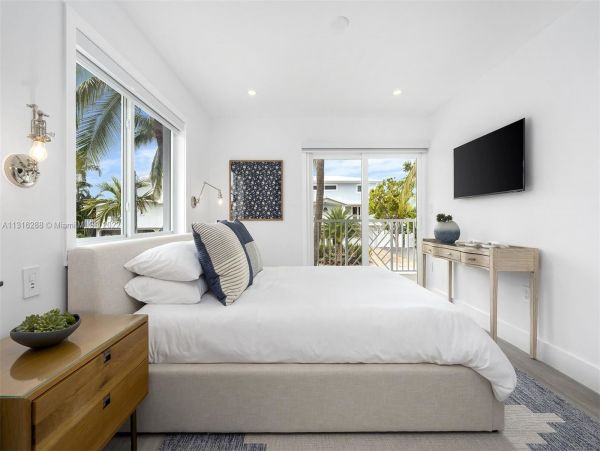 Islamorada Vacation Home Three Bedroom Plus Den