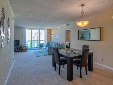 Hollywood Condo 939489