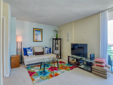 Hollywood Condo 939489