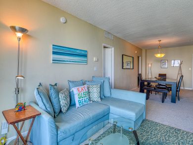 Hollywood Condo 939489