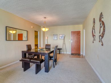 Hollywood Condo 939489