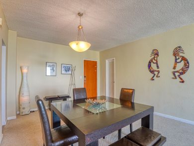 Hollywood Condo 939489