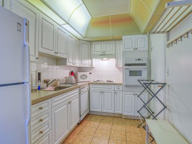 Hollywood Condo 939489
