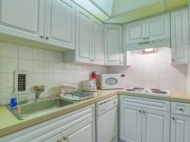 Hollywood Condo 939489
