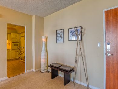 Hollywood Condo 939489