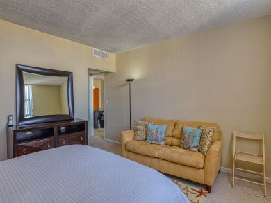 Hollywood Condo 939489