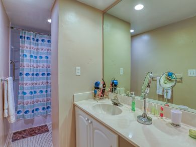 Hollywood Condo 939489