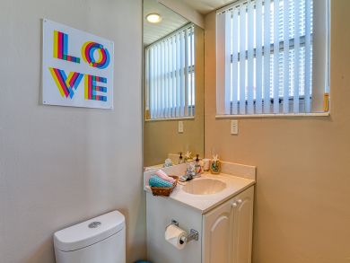 Hollywood Condo 939489