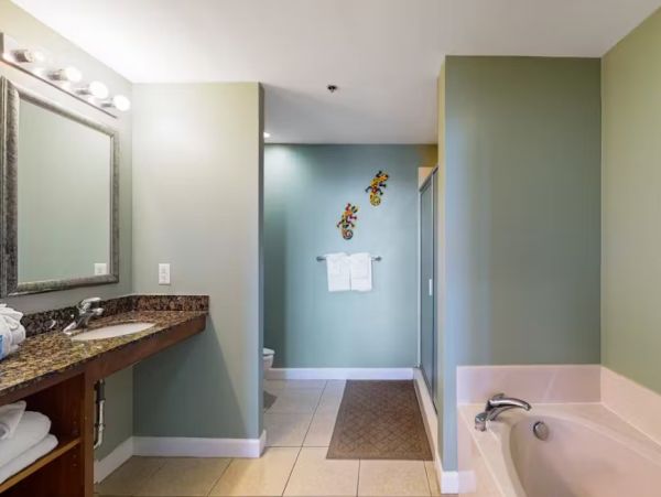 Two Bedroom Beautiful Gulf Front Condo in Panama City Beach