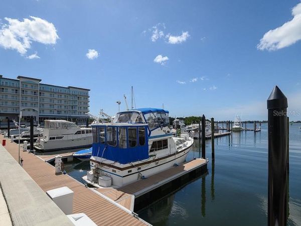 Bradenton Two Bedroom Vacation Condo Walk to Beach Sleeps 5