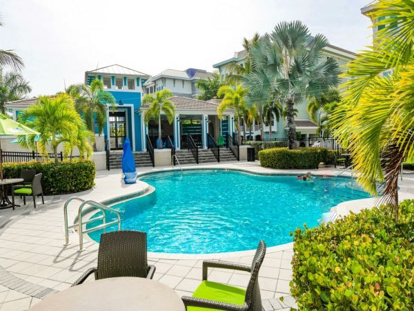 Bradenton Two Bedroom Vacation Condo Walk to Beach Sleeps 5