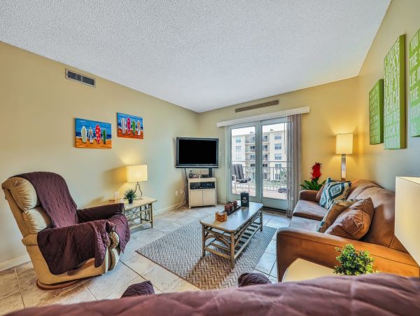 Smyrna Beach Comfortable Two Bedroom Condo Sleeps 6