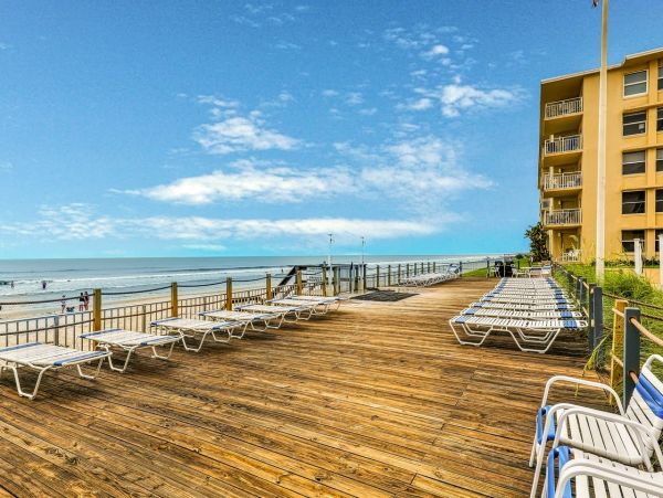 Smyrna Beach Comfortable Two Bedroom Condo Sleeps 6