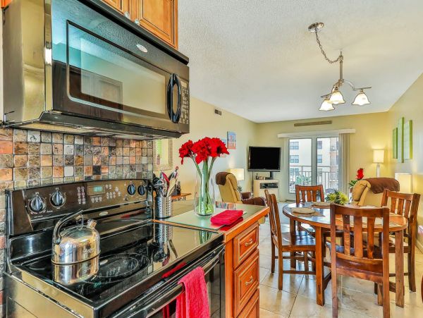 Smyrna Beach Comfortable Two Bedroom Condo Sleeps 6