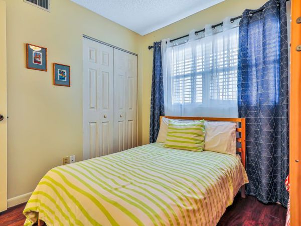 Smyrna Beach Comfortable Two Bedroom Condo Sleeps 6